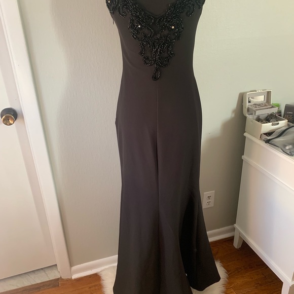 Black formal gown - Picture 2 of 2